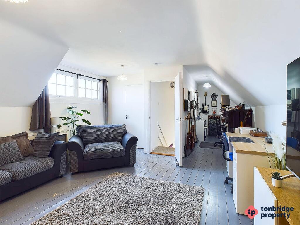 CAM03742G0-PR0018-STILL070