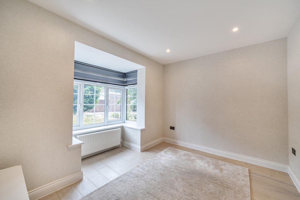 1348460-12-68b701...