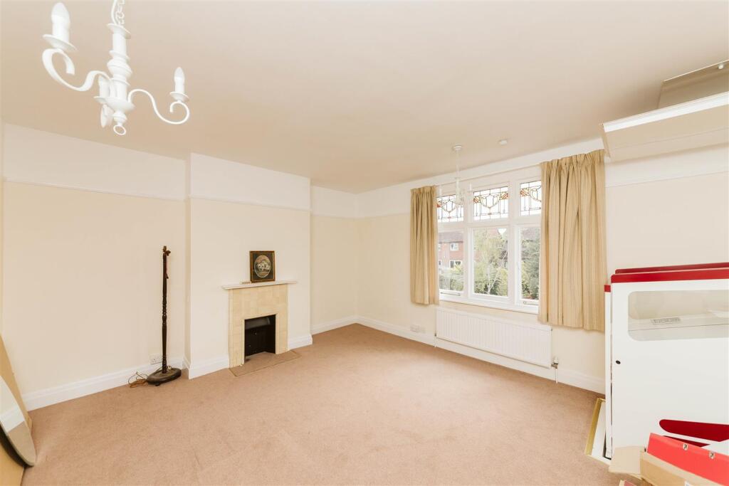 Holmes Grove (8).jpg