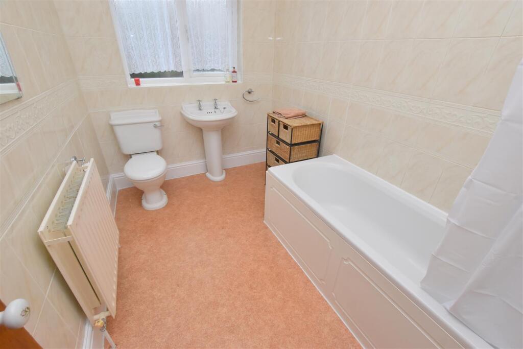 BATHROOM (Ground Floor)