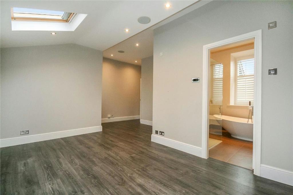 600011674Principal Bedroom Aspect 2.jpg