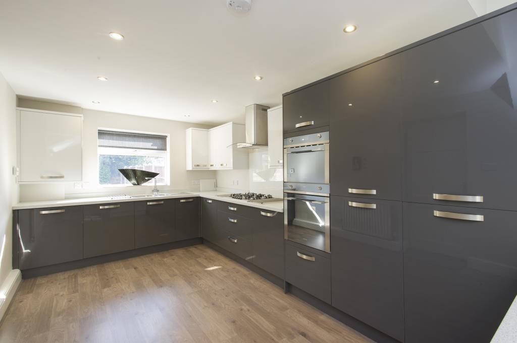 **INCLUSIVE OF ALL BILLS & COMMUNAL CLEANER** Room 2, North Road, West Bridgford, NG2