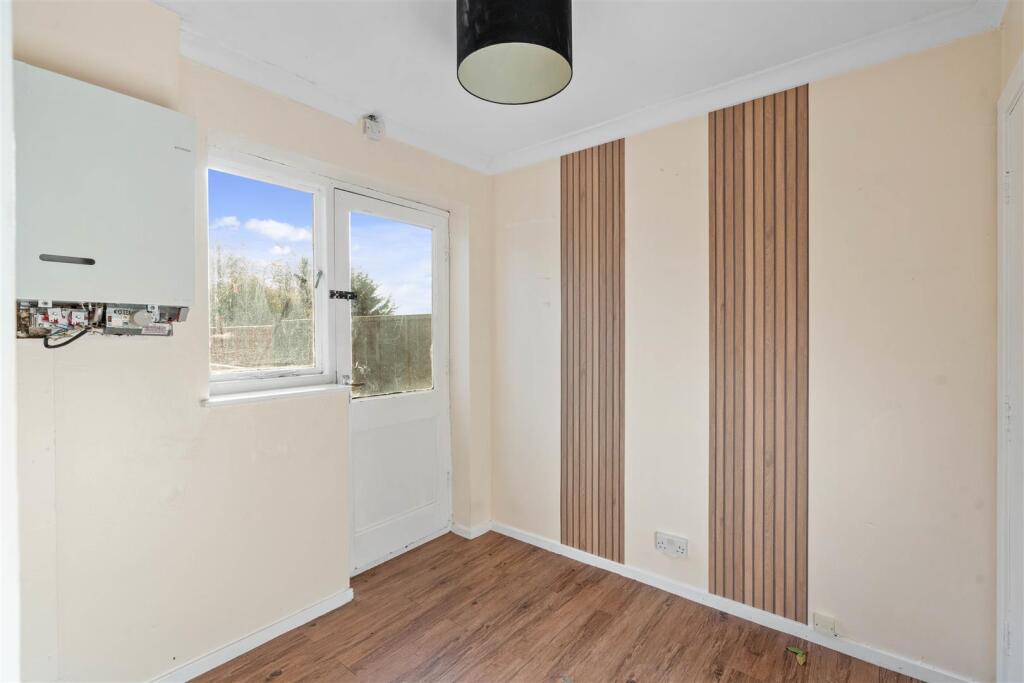 37 Morris Drive, Whitnash (14 of 28).jpg