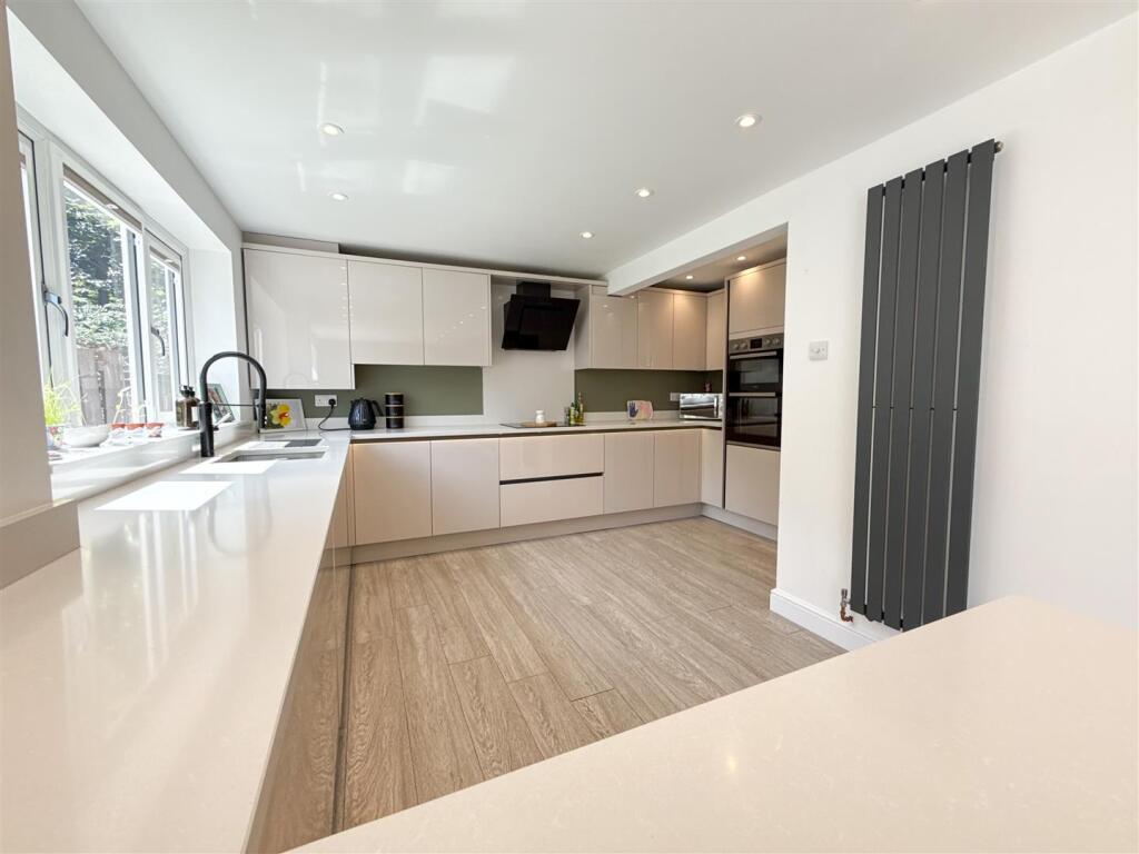 BREAKFAST KITCHEN AREA