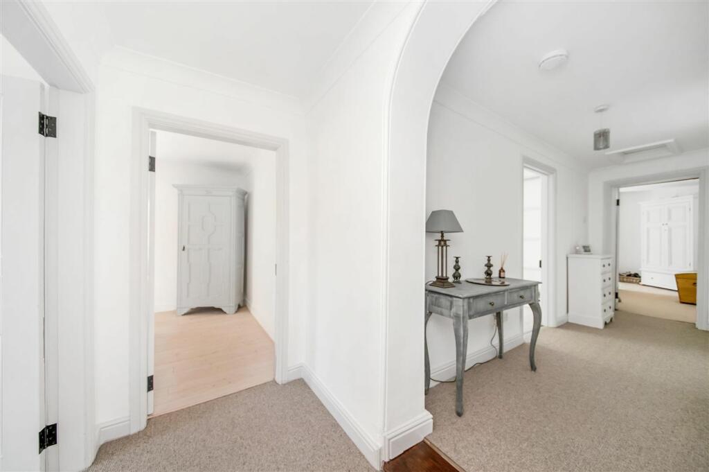 FIRST FLOOR LANDING