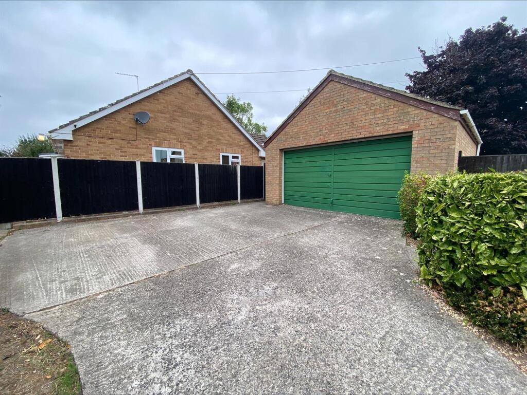DRIVEWAY / GARAGE