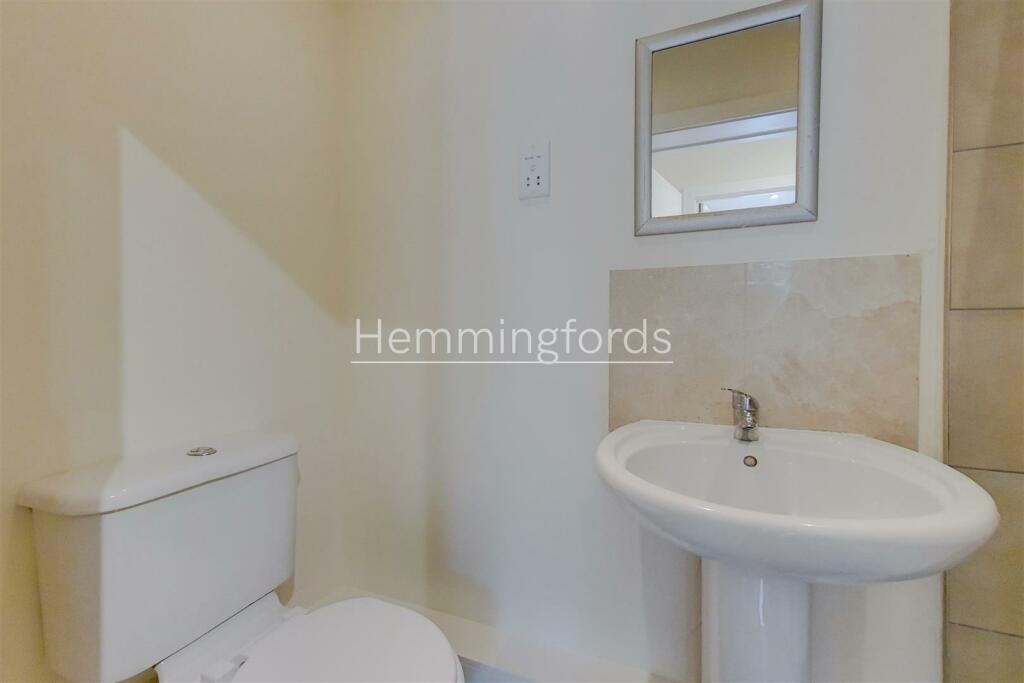 4_Shower Room-1.jpg