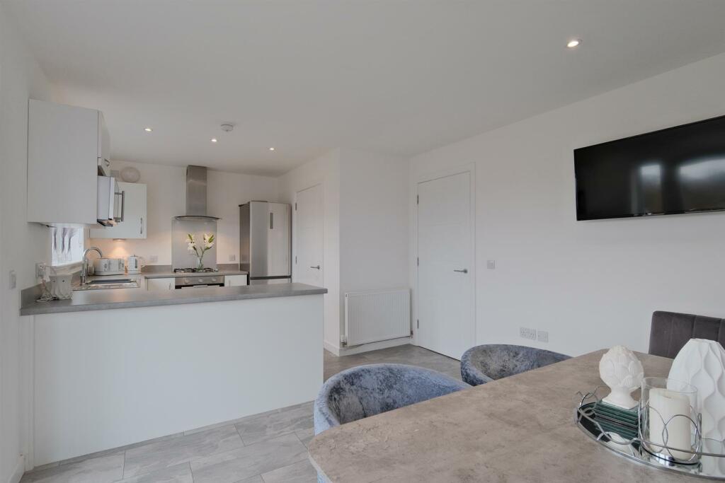 009-31 Ardencraig Terrace, Glasgow, G45 9BJ.jpg