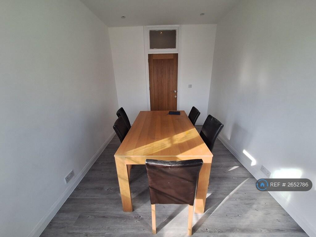 3rd Bedroom/Dining Room