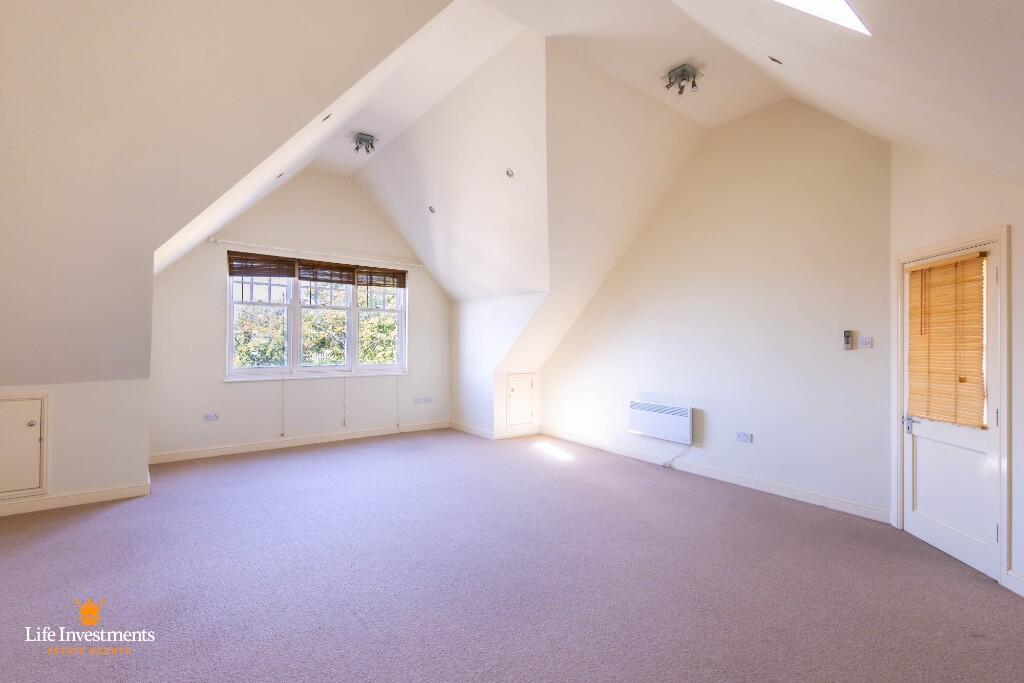Lounge/Dining Rm.