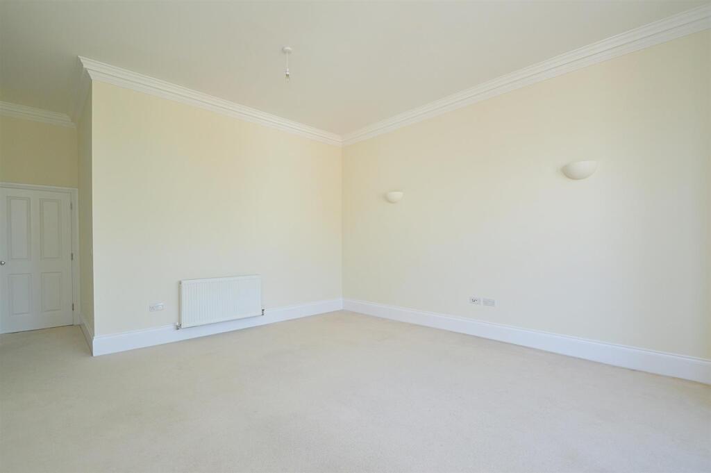 resizedLounge3.jpg