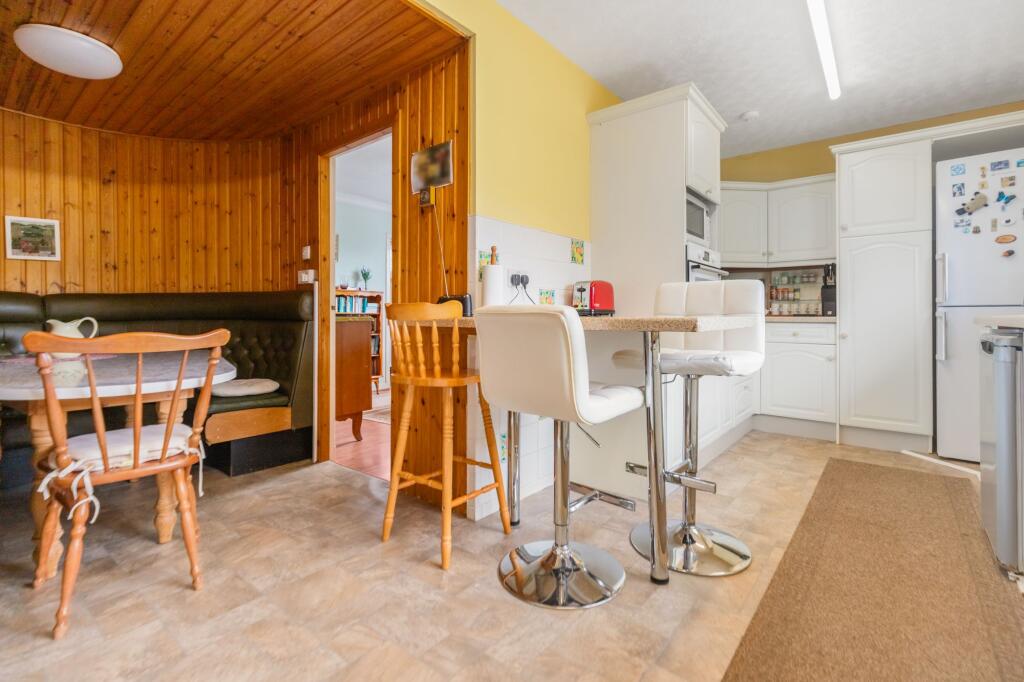 Kitchen / Breakfast Nook