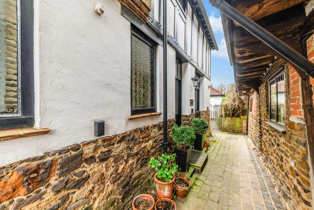 BERRY COURT (15)