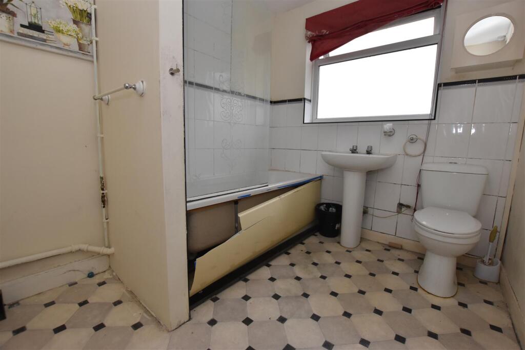 Bathroom.JPG
