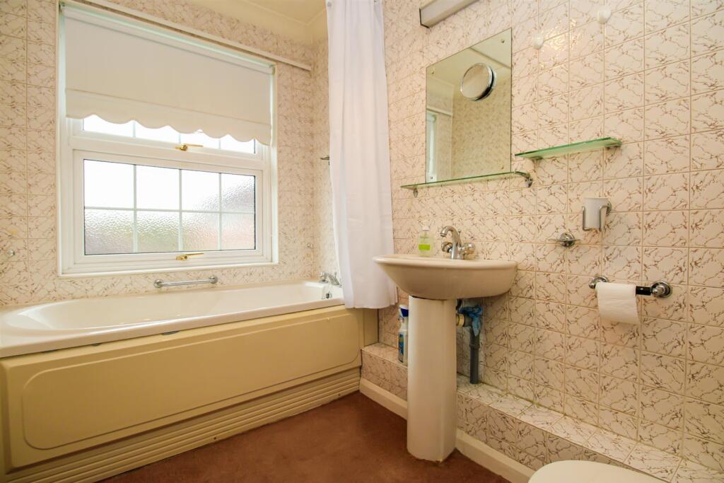 BATHROOM/W.C.