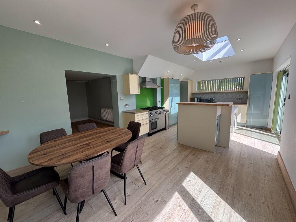 Stunning Kitchen/Bkf