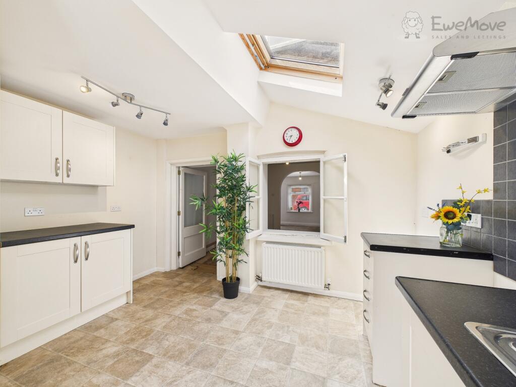 CAM03640G0-PR0055-STILL010