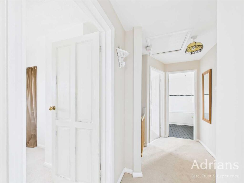 FIRST FLOOR LANDING