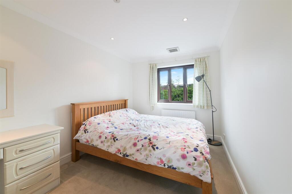 HAWTHORNE CLOSE,1 - (6).jpg