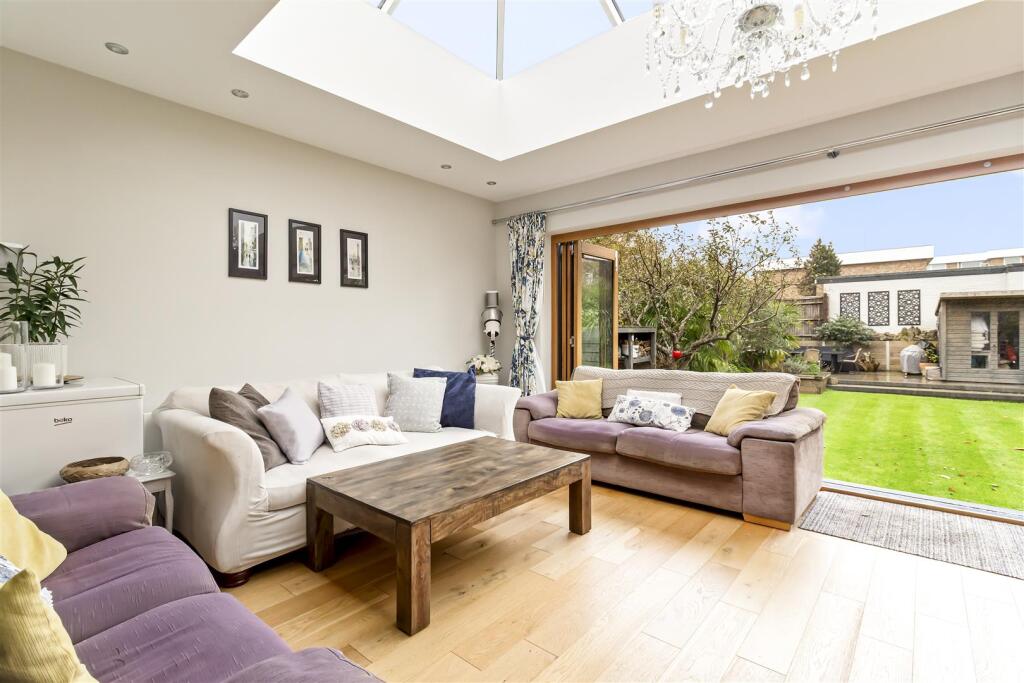 St Marys Close,89-014.JPG