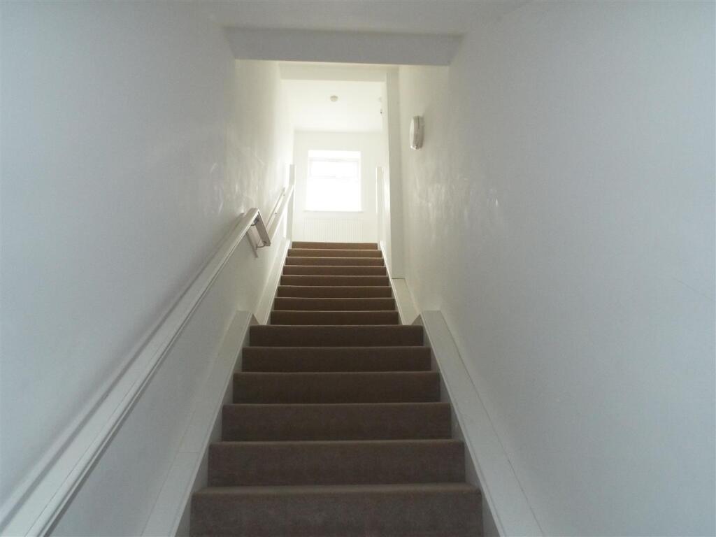 ENTRANCE LOBBY/STAIRS