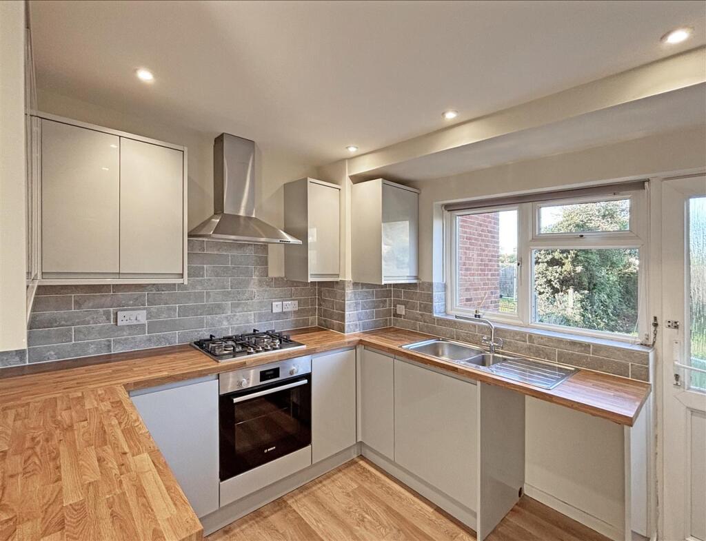 Shorncliffe Way 4 Kitchen 1.jpg