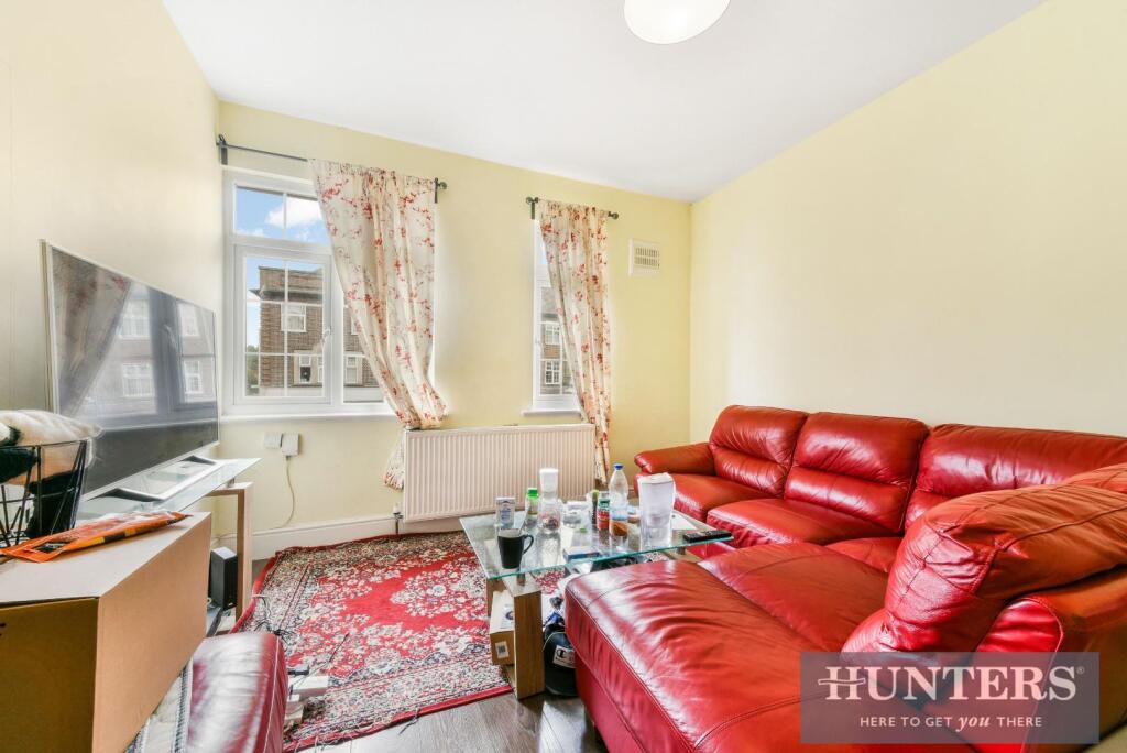 33a Wrythe lounge.jpeg