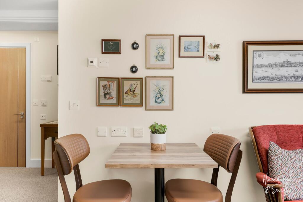 Lounge / Dining Room