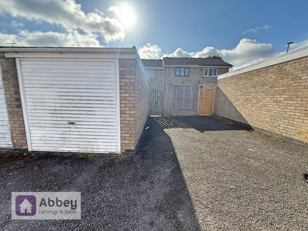 Parking &amp; Single Garage