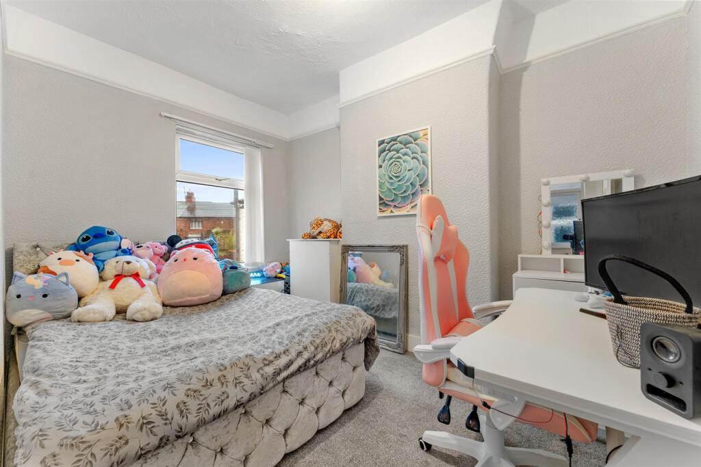 200 Warrington Road bedroom 2.jpg