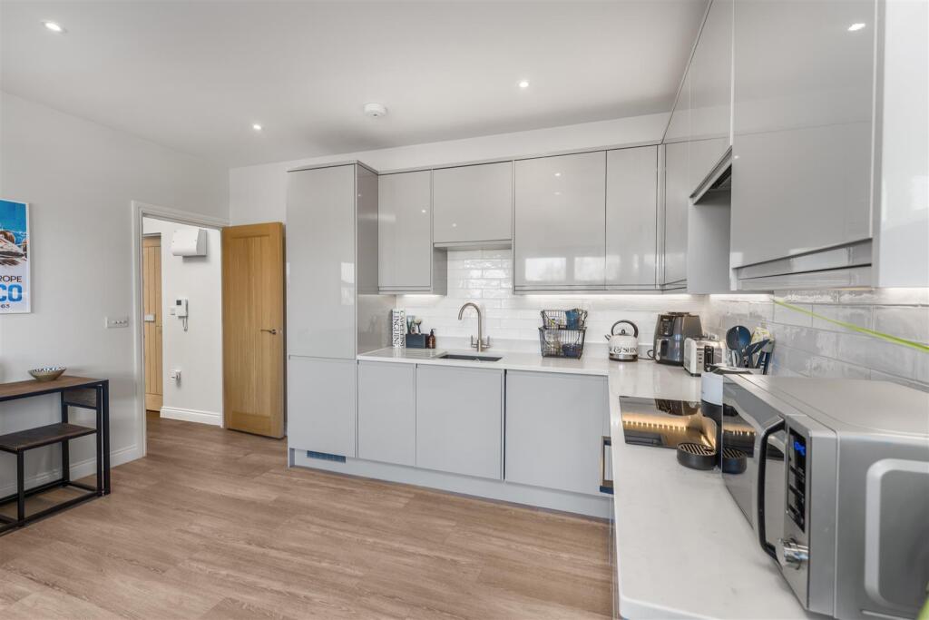 Flat 8, 30 Crouch Street, Banbury-11.jpg