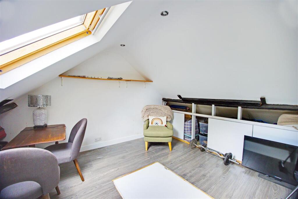 Bonus Loft Room