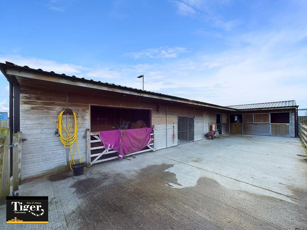 CAM02176G0-PR0427...