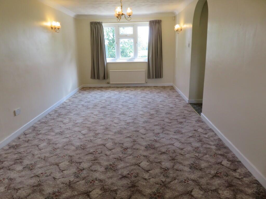 DINING ROOM (EMPTY)