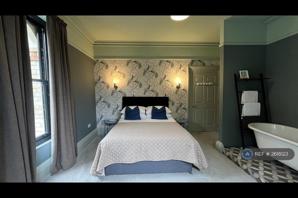 Suite 4 Master Bedroom