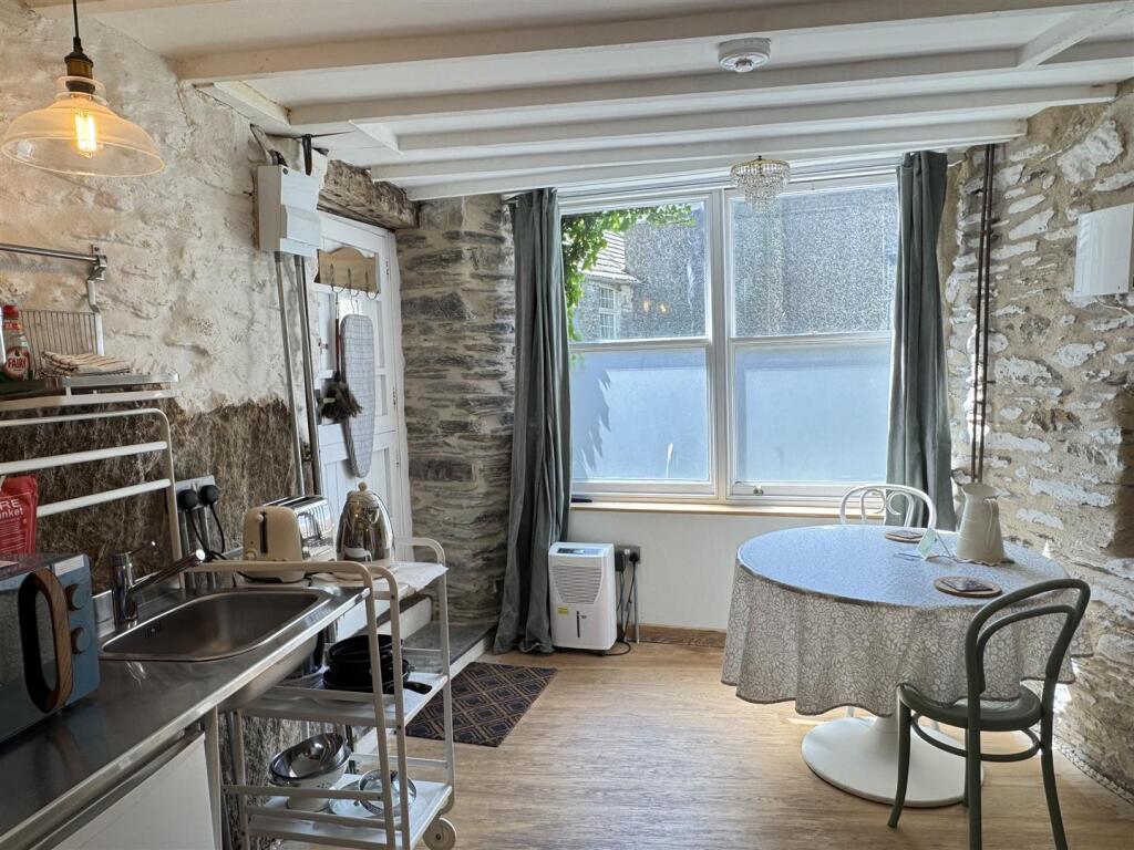 Annexe Kitchen Diner Area