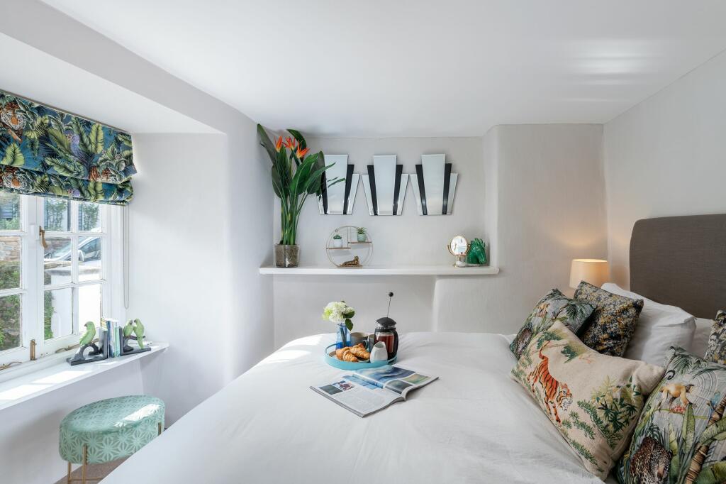 Bedroom 1 -Crooks Cottage, Dittisham