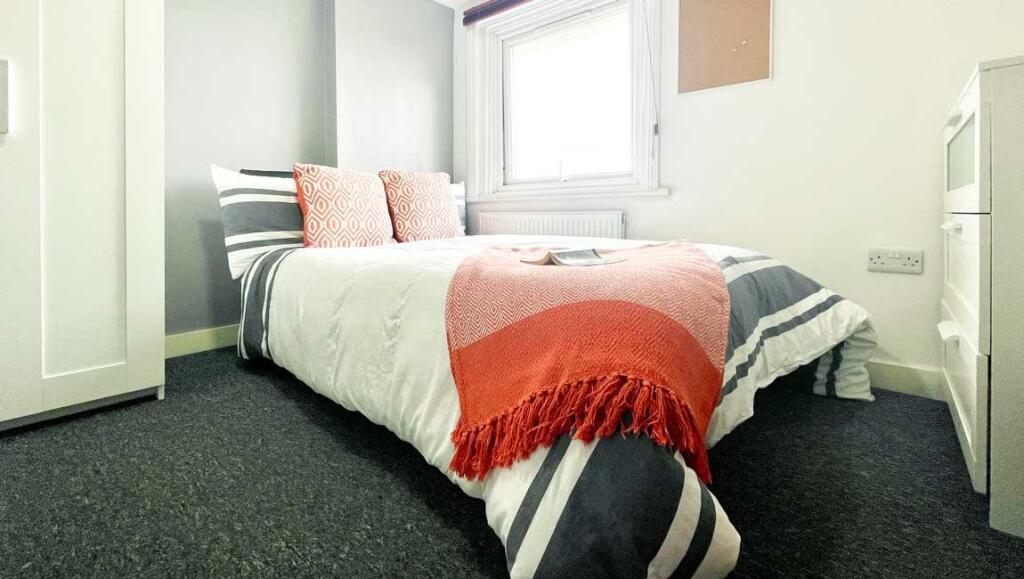 8-bed-student-house-britannia-road-north-1-portsmo