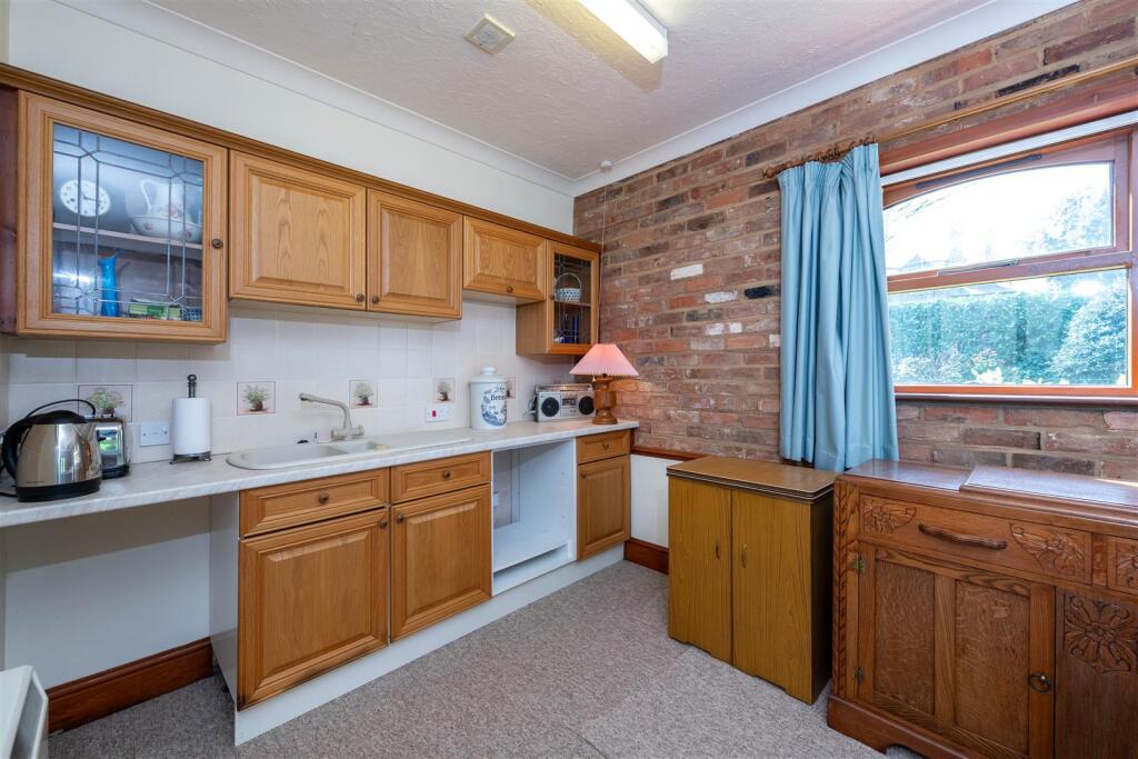 annexe kitchen area.jpg