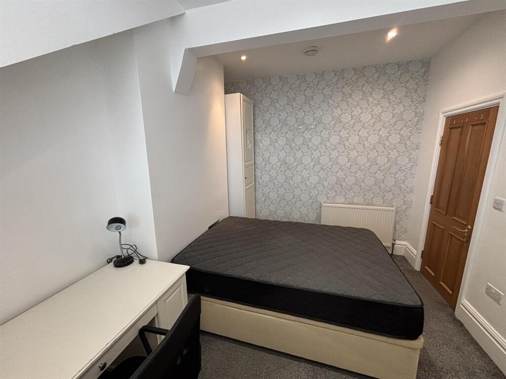 Bedroom 5 - 2nd Rear