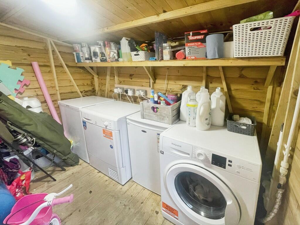 2b333e33-SHED