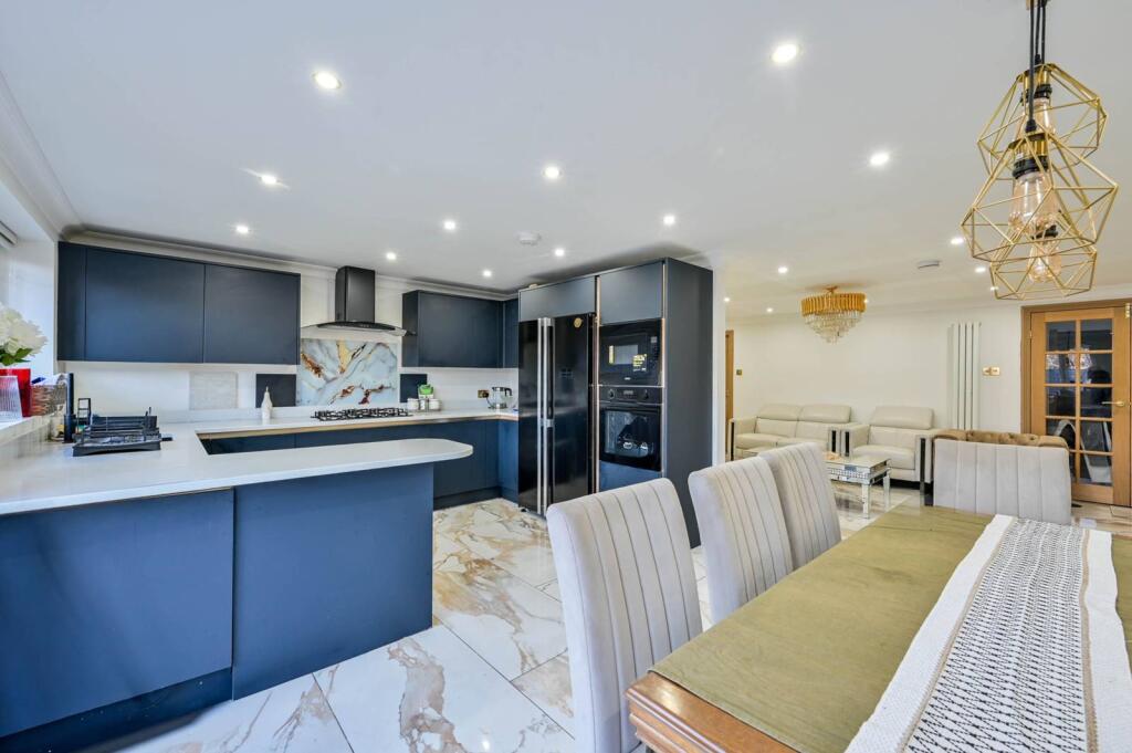 Windsor Way, Woking, GU22