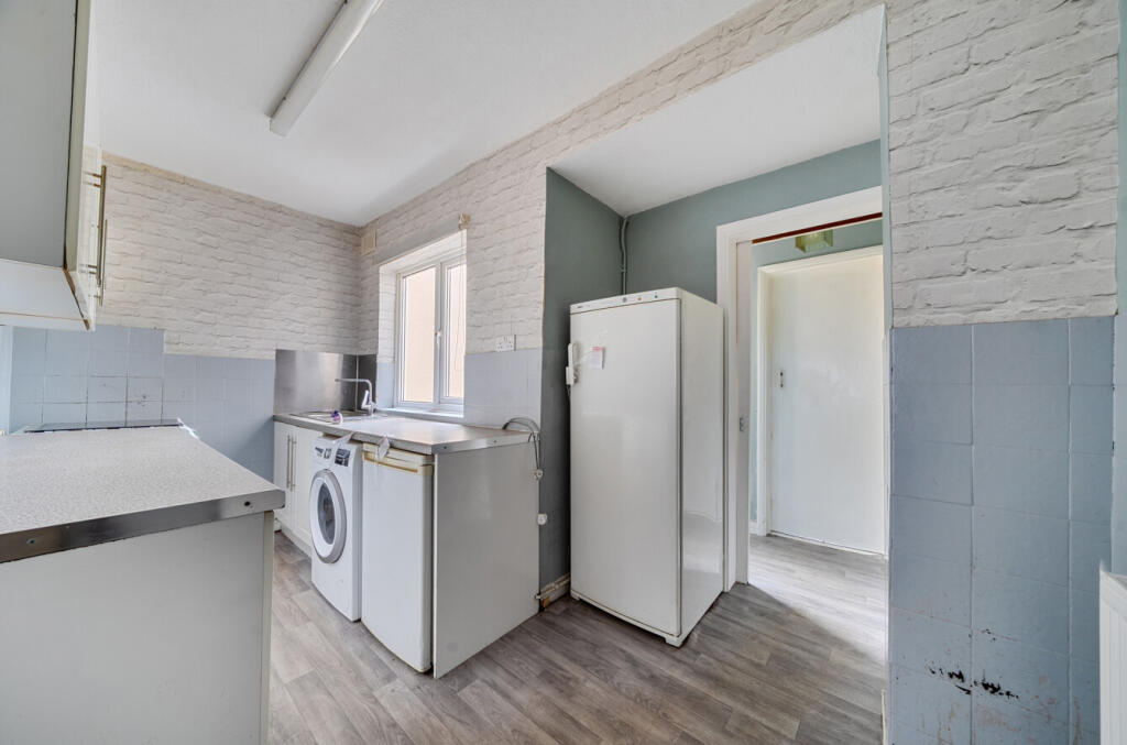 1369696-4-68f6155...