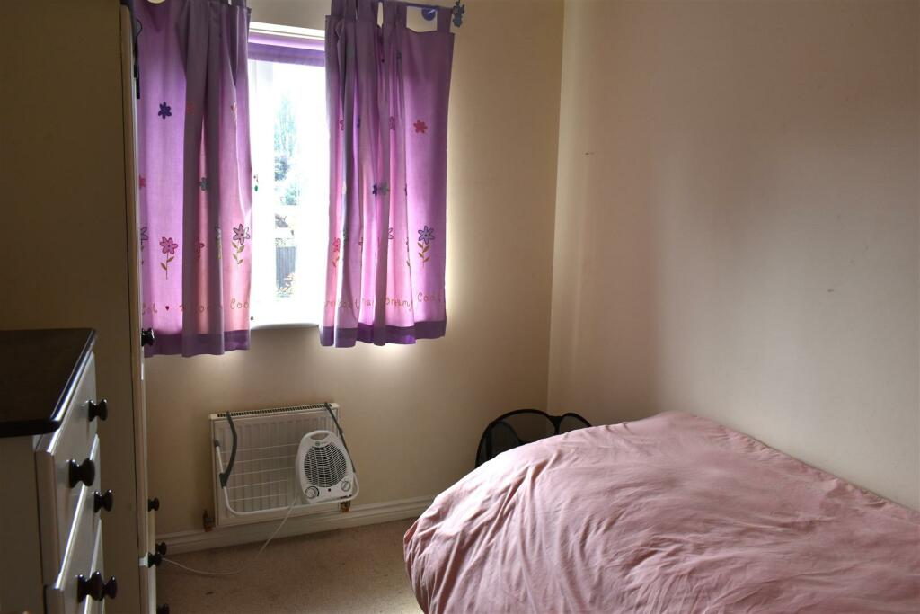 bedroom 4.JPG