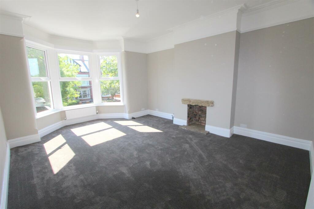 West Bank Avenue, 1, Flat 2, Lounge.jpg