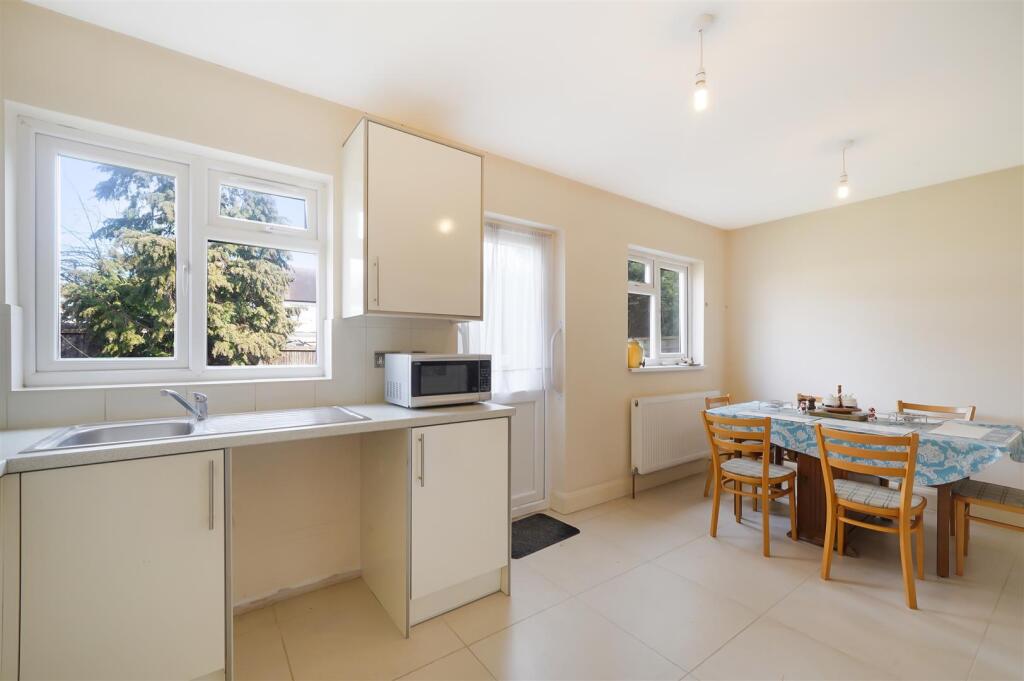 200 Whitton Avenue East - bJgC4QJIUTgIB7YGBcRb.jpg