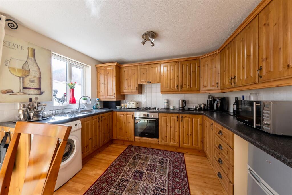 8 Gowy Court-003.jpg