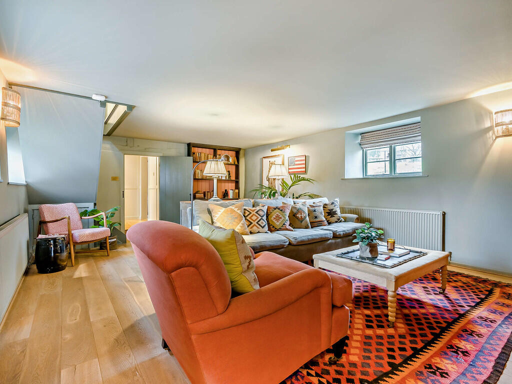 8664754-interior1...
