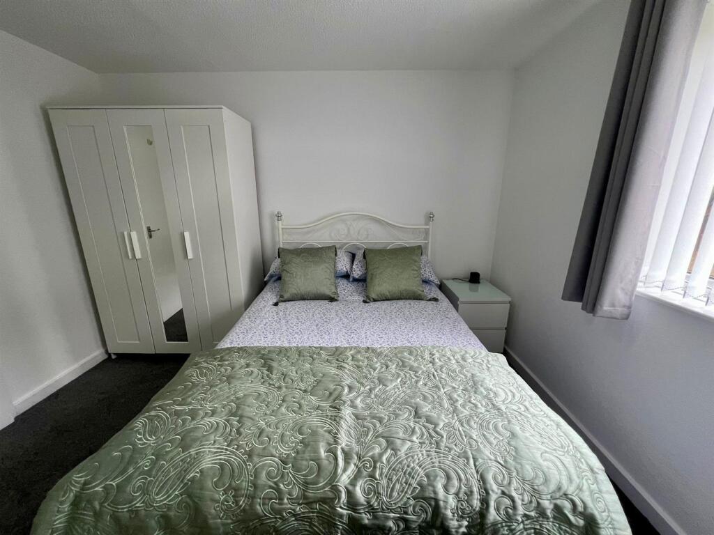 Bedroom (2).jpg