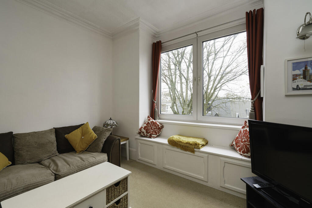 4. Living room an...